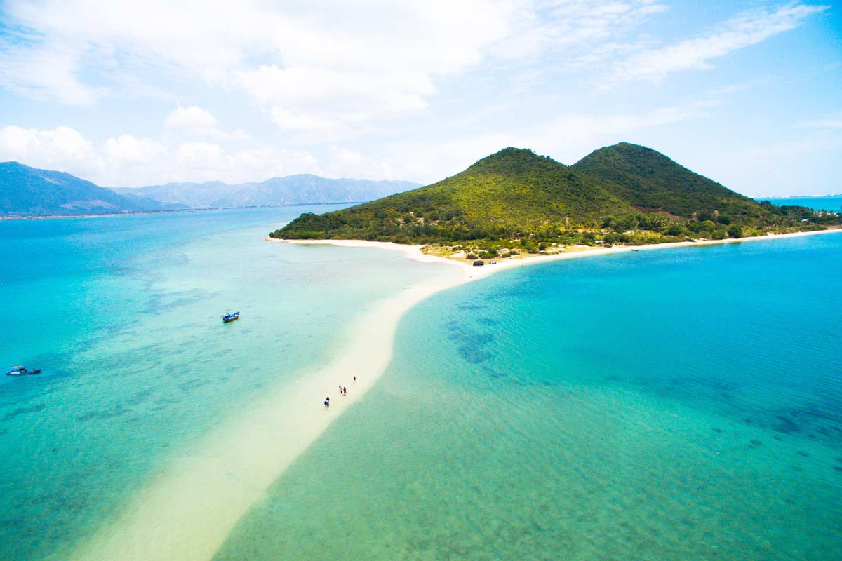 DertourPolska's tweet photo. 💚Dzisiaj✈przedstawiamy w #DEROFERTA 🌿Hoi An z Krakowa,🏜nieodkryte #Acapulco z Berlina oraz egzotyczną 🏝Polinezję Francuską z Warszawy #innitegoniemają. Więcej informacji: https://t.co/EVkibgr4gk https://t.co/riCqe1Aedz