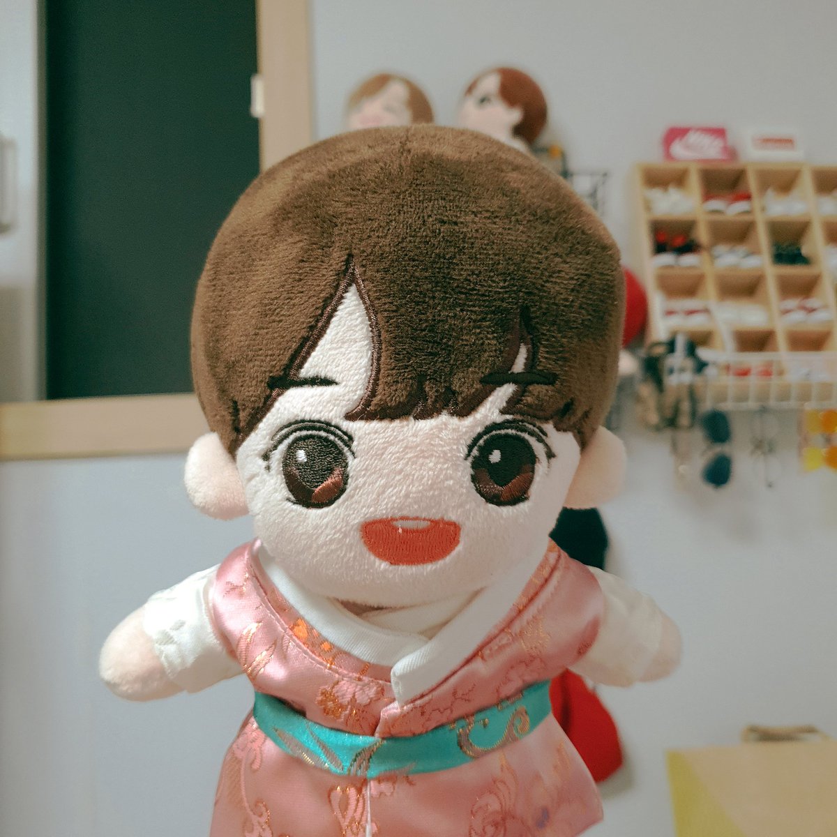 som_n_w's tweet photo. 즐거운 한가위 되세요😍

#아이윙 #추석기념한복 #밍이네_추석 https://t.co/PivD7MIOUi