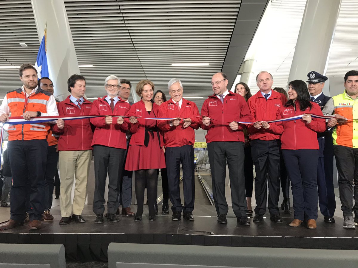 MauroBattocchi's tweet image. La constructora italiana #Astaldi realiza un aporte importante al nuevo aeropuerto @NuevoPudahuel de #Santiago. Hoy el Presidente @sebastianpinera inaguró el Espigón E #MadeinItaly @camitsantiago
