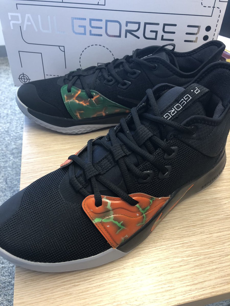 davidagreene's tweet image. These are going to make amazing birthday gifts for my boys! Thanks to @B24VO for working his magic! #caneskicks #MiamiHurricanes #HurricanesFootball #TheU #universityofmiami