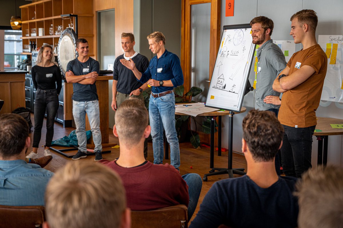 Veel energie en goede ideeën tijdens design thinking sessie van en door onze jonge officieren van het Korps en werkstudenten van defensity college. Thema: hoe houden we het korps toekomstbestendig en gevuld met goed personeel.