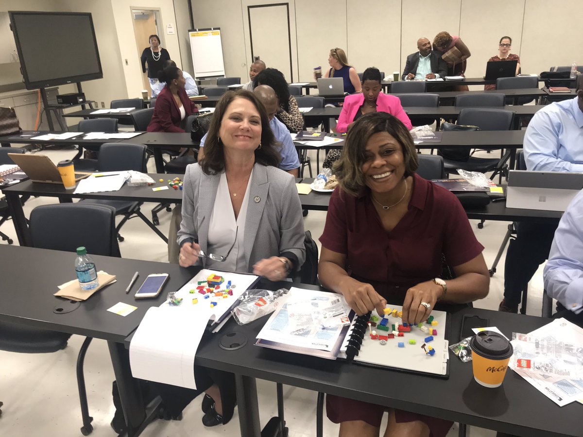 EdtechEbr's tweet photo. EBR leaders building a vision with LEGO Education.
#EBRLeaderslearn #EBRStrong https://t.co/04PXjq3Sur