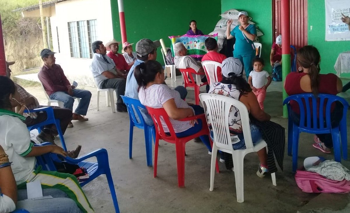 EseHRosario's tweet photo. Profesionales del PIC Municipal y Departamental de la ESE Hospital del Rosario, llevaron acabo una jornada de capacitación en la vereda San Isidro Alto en temas de lactancia materna exclusiva, alimentación complementaria, tipos de cáncer, involucramiento parental y papsivi. #IAMI https://t.co/9M3taEj38h