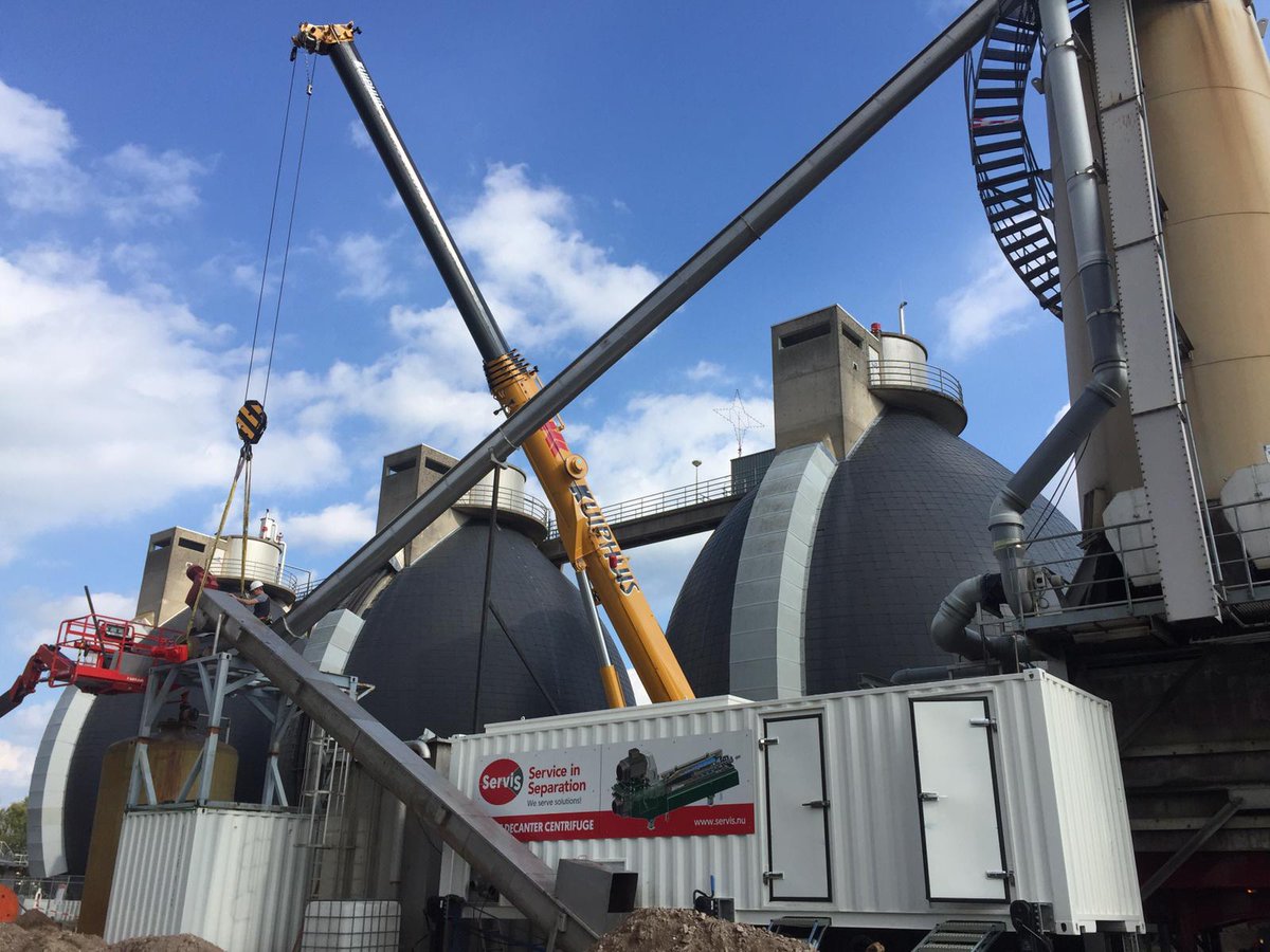 Vanmiddag gingen we in gesprek met omwonenden van de #rioolwaterzuivering in #Hengelo over de stand van zaken mbt de werkzaamheden op de #Energiefabriek. Meer informatie? vechtstromen.nl/buurt/projecte…