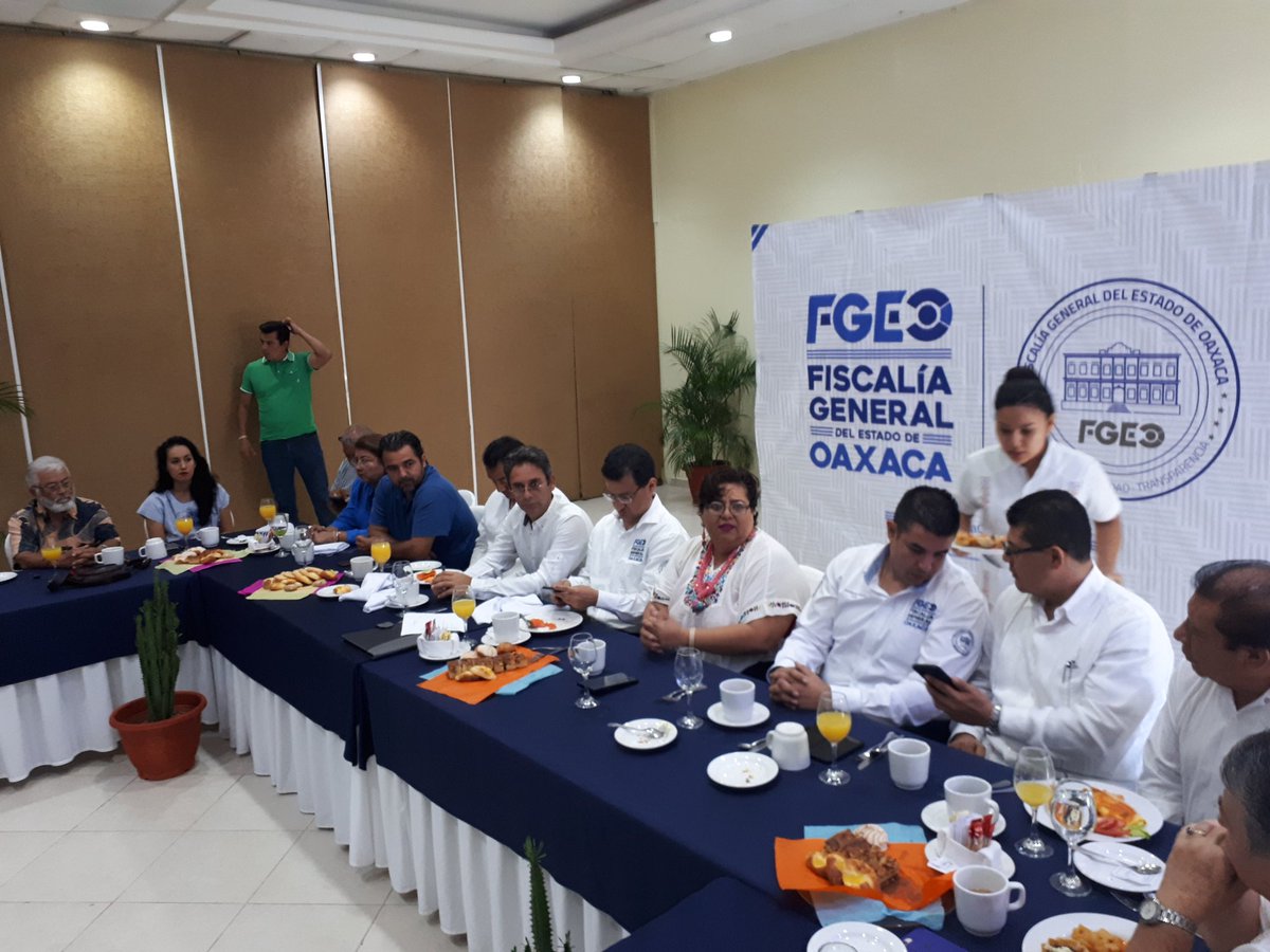 guchachi's tweet photo. Asistimos a la reunión de trabajo de la sociedad huatulqueña con autoridades de la  @FISCALIA_GobOax #Oaxaca en donde hablamos de la certificación @EarthCheck_ #Huatulco #DestinosFONATUR #DestinoEarthCheck #RetoEarthCheckMaster2020 https://t.co/orjPgy5APx
