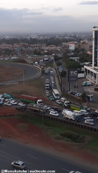 a3Route's tweet photo. 19:01 scene from my helicopter now! #MRoad jam https://t.co/gVrBn92bS9 via @Munukutuba
