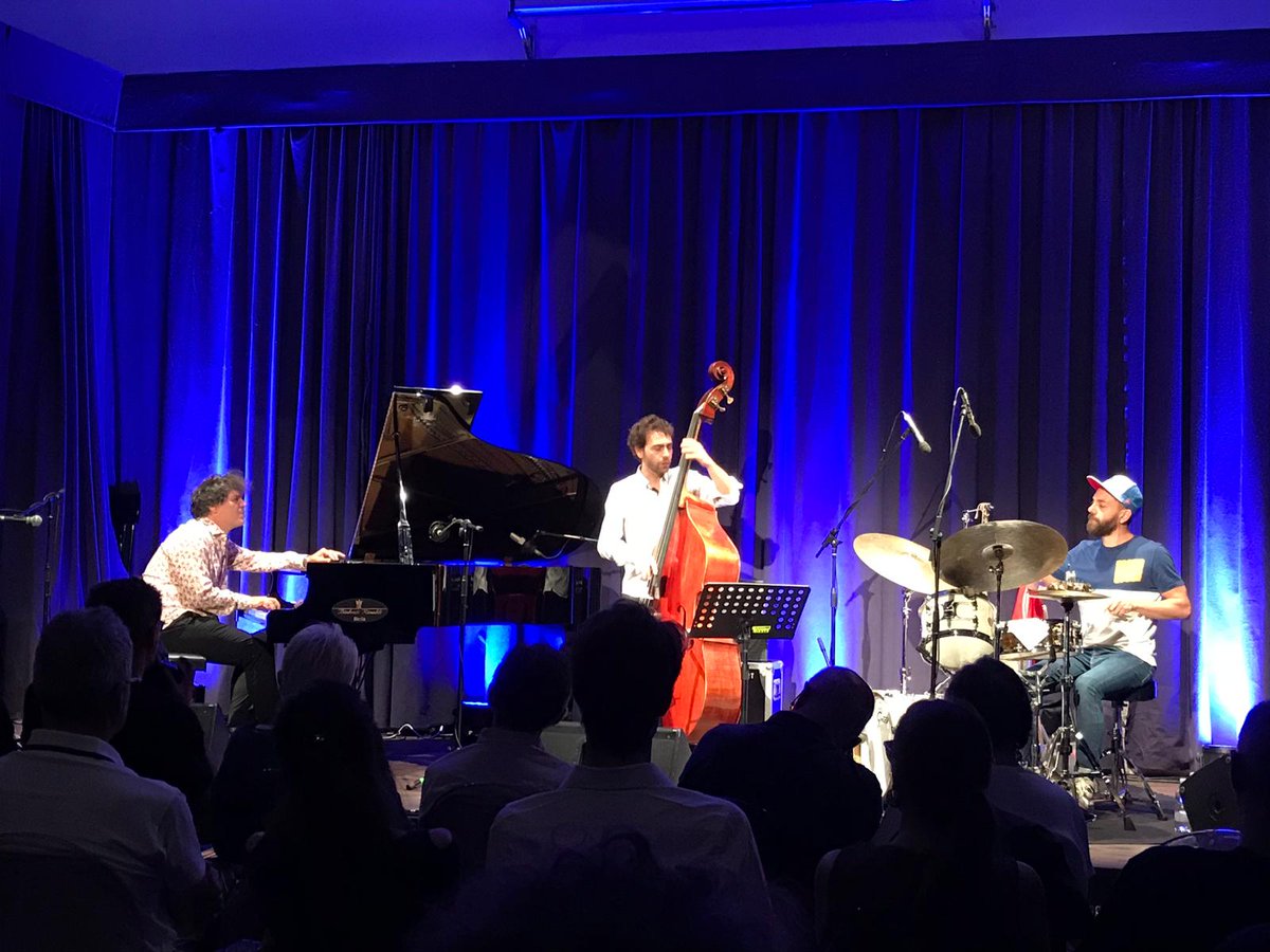 Puglia Sounds (@puglia_sounds) on Twitter photo #PugliaSoundsExport2019
Ieri sera a #Novara, per #EuropeJazzConference, showcase MIRKO SIGNORILE TRIO TRIP
#MirkoSignorile: piano & Rhodes,
#FrancescoPonticelli: bass,
#EnricoMorello: drums
@europejazznet <a href="/novarajazz/">NovaraJazz</a> #PugliaSoundsExport2019
Ieri sera a #Novara, per #EuropeJazzConference, showcase MIRKO SIGNORILE TRIO TRIP
#MirkoSignorile: piano & Rhodes,
#FrancescoPonticelli: bass,
#EnricoMorello: drums
@europejazznet <a href="/novarajazz/">NovaraJazz</a>