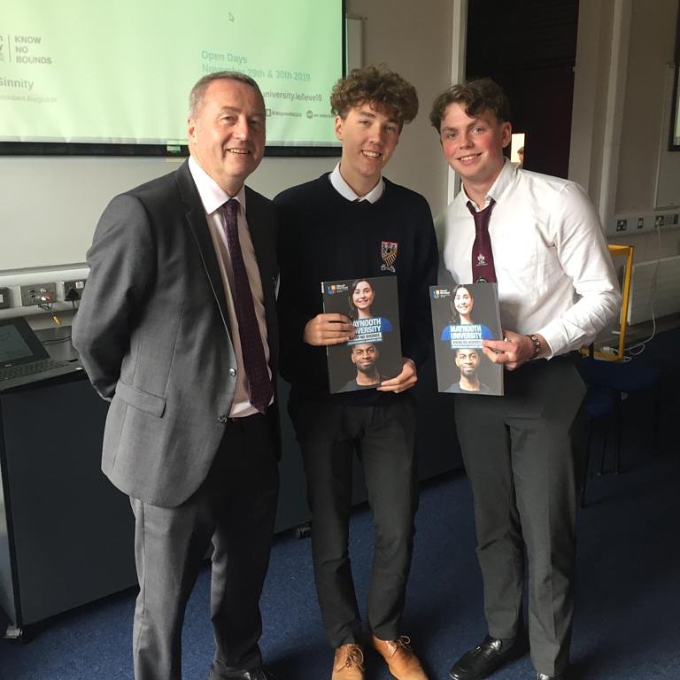Belvoguidance's tweet image. A big thank you to Dr. John McGinnity who spoke to students about the huge variety and flexibility of courses at @MaynoothUni. Pictured here with students Eimhin O’Neill and Tom McGinnity. @gomaynooth @Instgc @CareersPortal #futurefocused #lunchtimetalks #lifeaftertheleaving