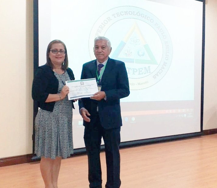 ISTPEM1's tweet photo. Ing.Químico Víctor Hugo Nuñez, ex-director de la escuela de Ingeniería  Industrial de la Universidad Agraria del Ecuador, con la Conferencia Alimentos y alimentación. #YoEstudioAgropecuariaIstpem https://t.co/fuIkX9lw7a