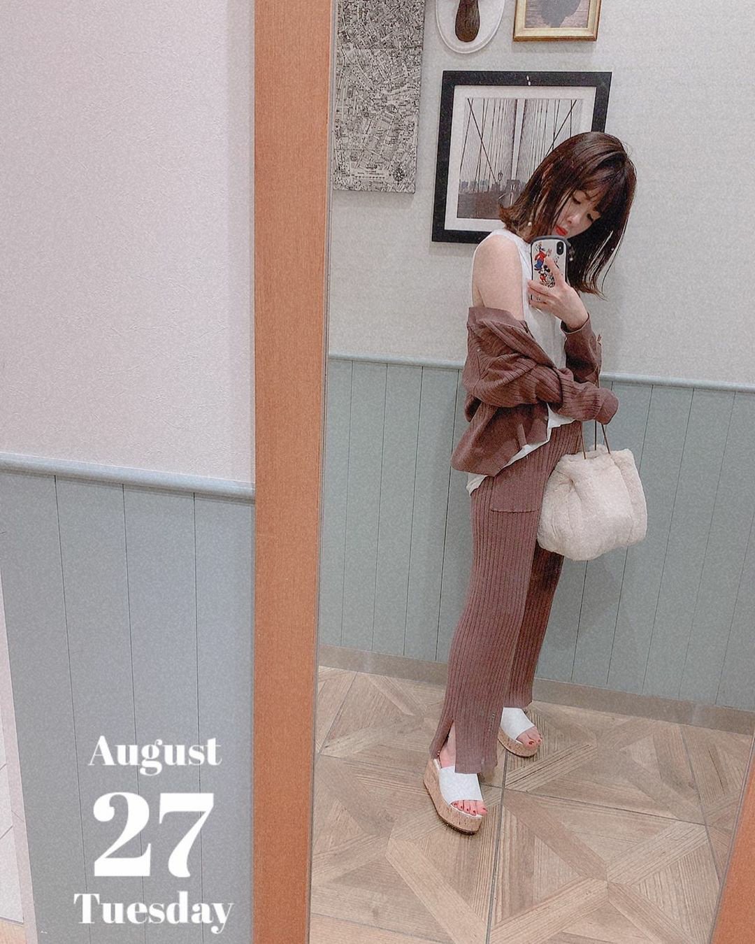 さりっあ 30日推しチャレンジ Day11 好きな推しの私服コーデ この辺 特に1枚目は上下g U なのに何でこんなにオシャレなのか 試着したけど私が着ると何だかパジャマみたいだった 清水佐紀 T Co 0fkehtkjqk Twitter