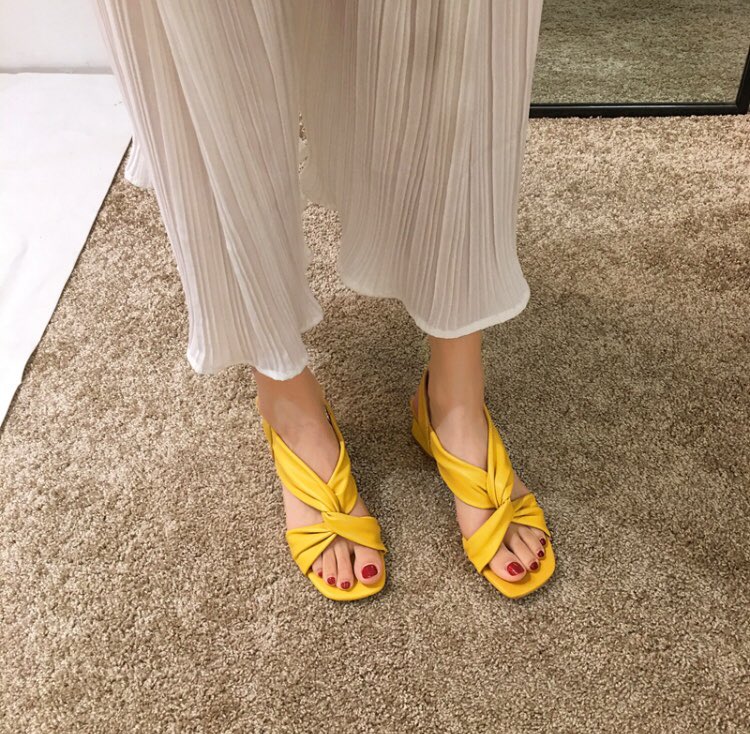 tyraarief's tweet photo. New Arrival ⚡️Leya Heels 
-
Preorder basis 1-3weeks
Size: 35-39
Price: RM85
Whatapps to purchase ⤵️
https://t.co/KZBJzLXHD5 https://t.co/e0x736HJUC