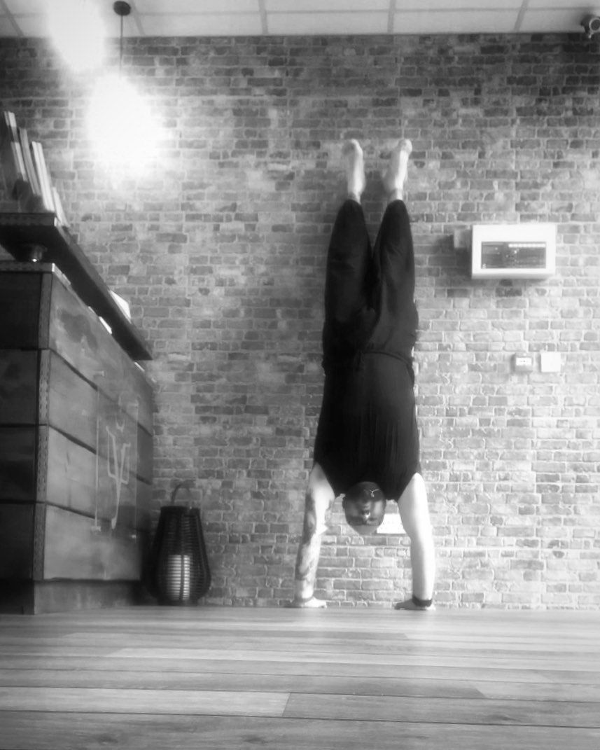 flinsfitness's tweet photo. Selfies with our Yoga Guru? Oh yes, most definitely with this guy @diaryofachubby1 Sunday morning chilled Yogic vibezzzzzzz ๐๐ฝ Booking via https://t.co/dbkrA65YrD #flinsfitness #yogaorpington #fitnessorpington #pibnetwork https://t.co/1Y11m6sKuG