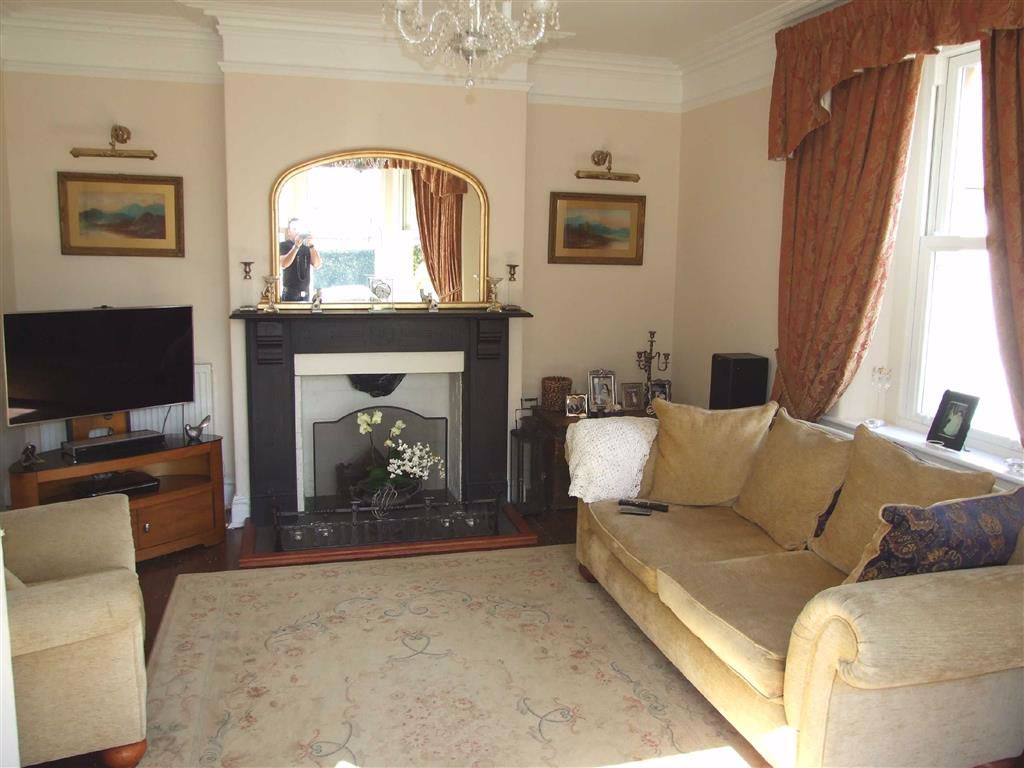 LockandKeyEA's tweet image. For Sale: Melksham | £500,000

Lock and Key independent estate agents are pleased to offer this rare opportunity to acquire this #bayfronted detached period property set back and built in the 1900's.

Discover more &amp;gt;&amp;gt; homesinmelksham.co.uk/index.php?opti…

#Detached #PeriodProperty #Melksham