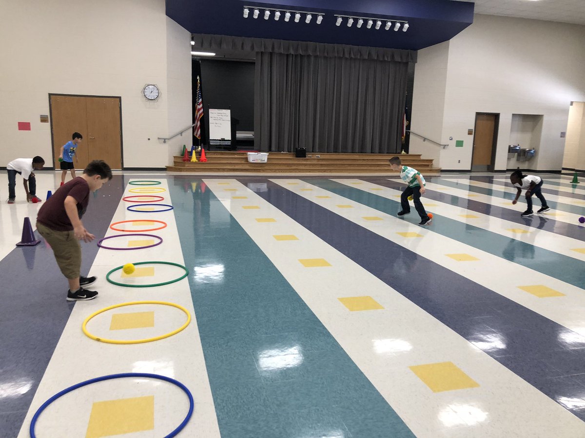 CoachDMcNeal's tweet photo. 2nd Grade Cheetahs working on underhand rolling to target ๐ฏ #HoleNOne #Betheoneallinforallkids @CulverLCISD https://t.co/zRdnqU01wv