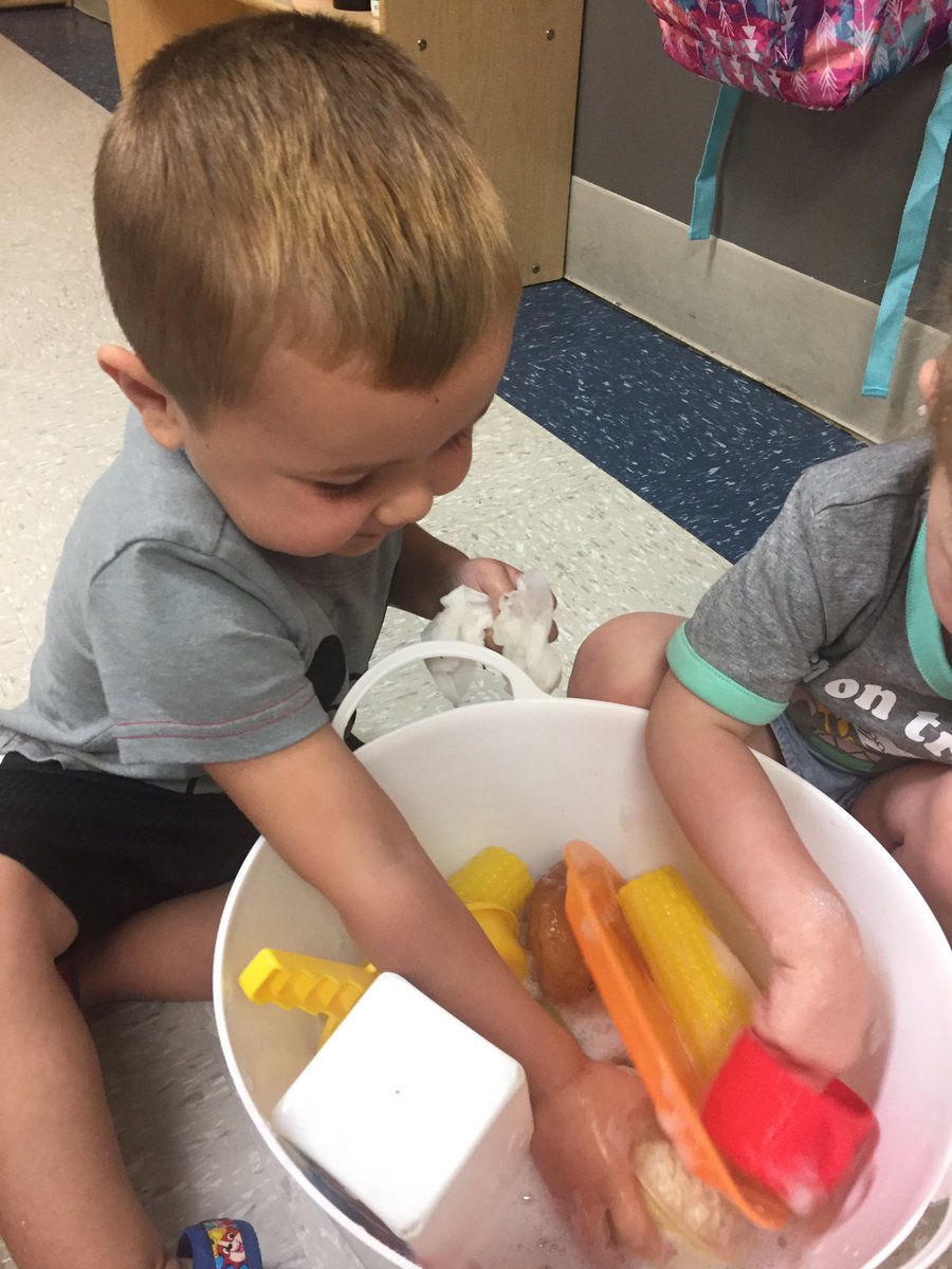 Ms_Chelsea_ELC's tweet photo. What a fun day! Cleaning some toys. https://t.co/IB5DUOHJyE