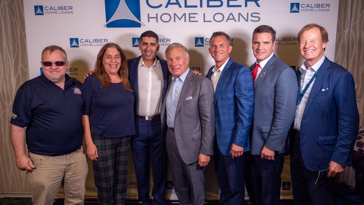 StewardEJohnson's tweet photo. Grateful to Medal of Honor Recipients Paul "Buddy" Bucha (USVCC Chairman) and Flo Groberg for their support of all USVCC initiatives at the @MILInfluencer Conference in Washington, DC this week. #MICDC https://t.co/b5Nsy567I5