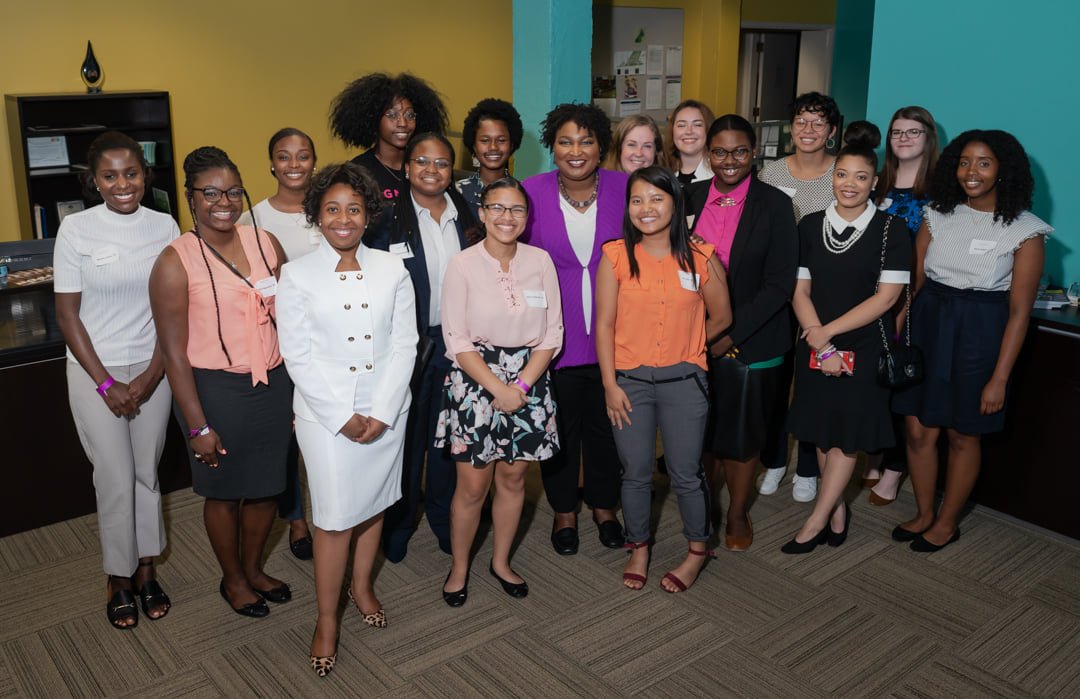 agnesscott's tweet photo. "Going to a women's college helps you whittle away the externalities that sometimes convince you, you aren't who you are and it gives you more and more opportunity to perfect the person you want to be." 
@staceyabrams
 
#LeadingEverywhere https://t.co/x2NlK1Y8cc