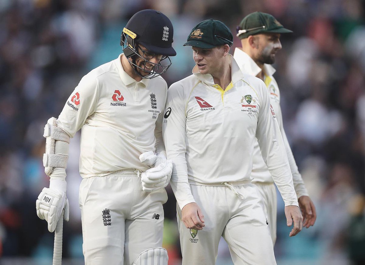 SomersetCCC's tweet image. 📸 One of the greatest batsmen of this generation having a chat with Steve Smith at the Oval this evening 

#WeAreSomerset