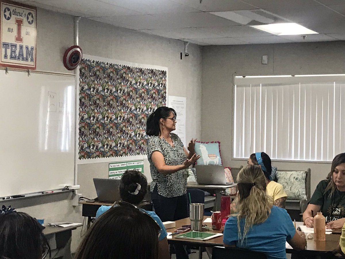 ceckenroth1's tweet photo. Georgia Moore , Kindergarten teacher at Phelan, shares her expertise on Thinking Maps with the Vista Verde staff.  #collaboration https://t.co/YmhRPptJ2b