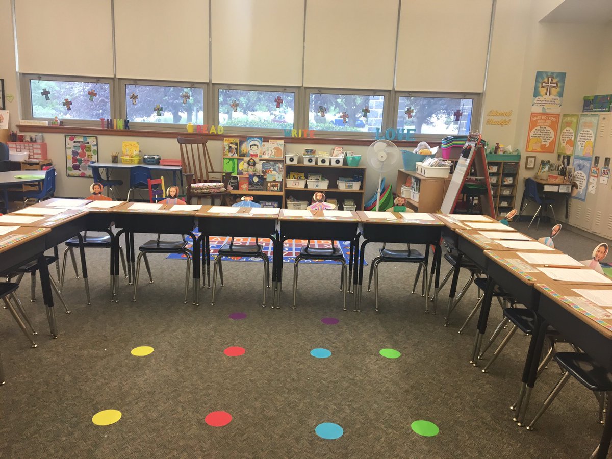 misskgrade1's tweet photo. All ready for Back to School night! https://t.co/0jR0eF32Xs