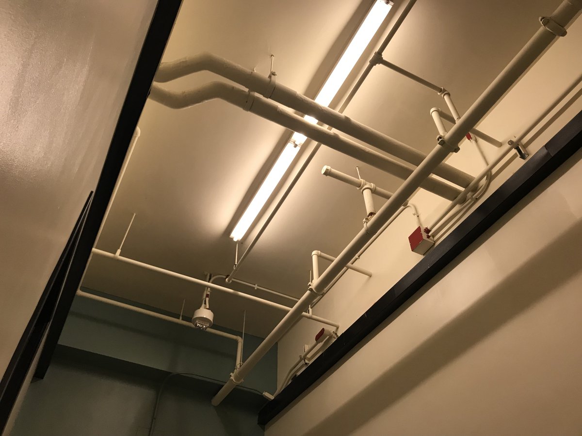 shu4603's tweet image. There&apos;s a recurring theme of exposed pipes on the ceiling, infrastructure that&apos;s probably hidden at other institutions. But here, it helps emphasize the engineering culture at MIT and reflects the idea that it&apos;s not just people who flow thru the halls of the school. #unityandflow