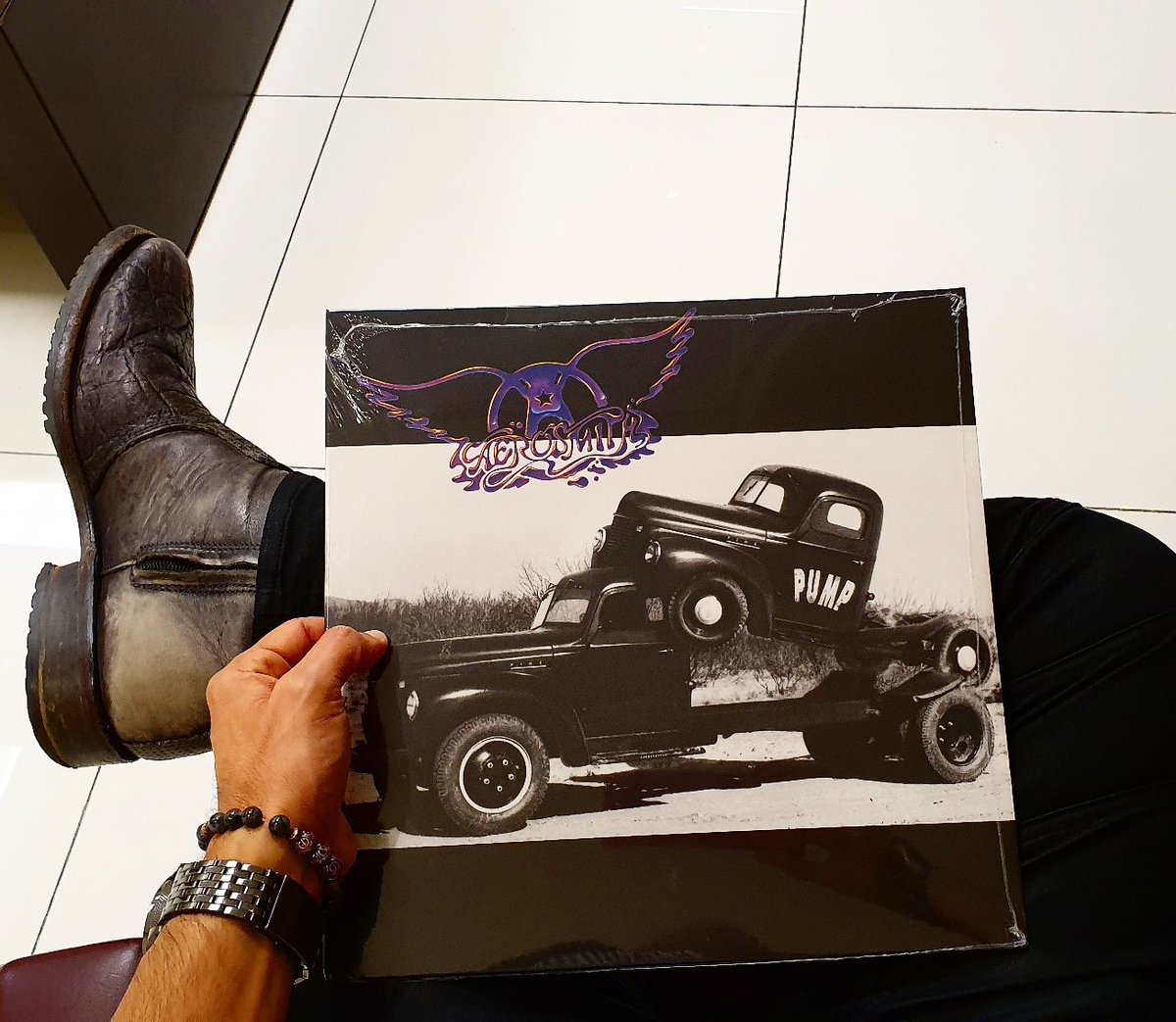 Fernunezalaire's tweet photo. Pumpin' For 30 Years!
Hoy en Radiografía
#Unboxing
@Aerosmith #Pump
En Vinilo
Por @Classic1069fm
5pm a 7pm

#Aerosmith
#Vinyl
#RecordCollection
#VinylOfTheDay
#AeroForceOne
#StevenTyler
#JoePerry
#TomHamilton
#JoeyKramer
#BradWhitford
#Radio
#Classic1069 https://t.co/ZesotfFwQg
