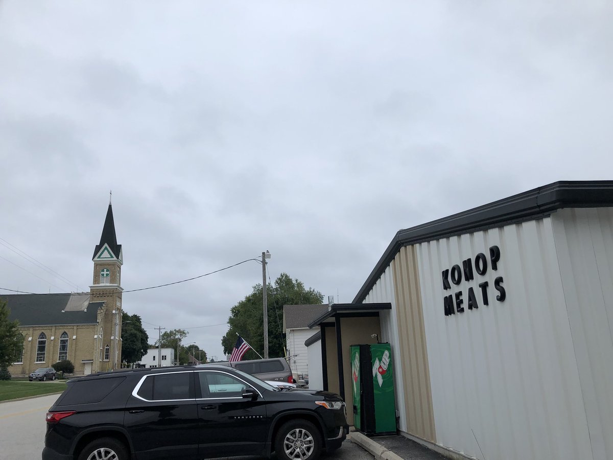 coreybehnke's tweet photo. Best bratwurst in #Wisconsin. #stangelville https://t.co/5en4Bwq9sE