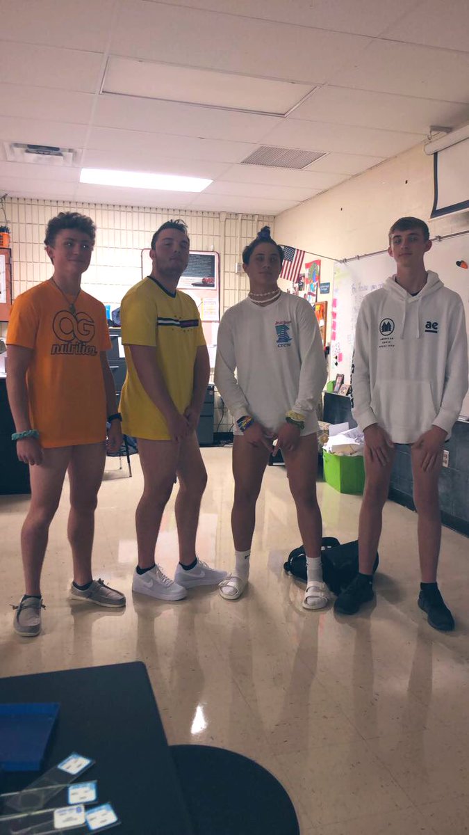 OgSection's tweet image. Come support the Volleyball girls. C-team: 5pm JV: 6pm Varsity: 7pm Don’t forget your hydro flask. Skkks🚫🧢