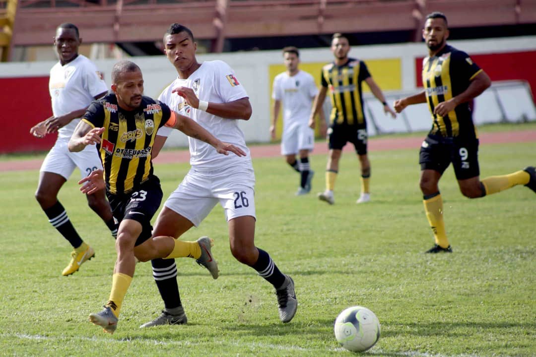 DvoTachira's tweet photo. #PrimeraDTFC |⏱️87' | #EstudiantesCcs 0-1 @DvoTachira | Minutos finales electrizantes en el Hermanos Ghersi #VamosTáchira 💛🖤
#LigaFUTVE #Clausura2019 #J9 https://t.co/ZH5FCYanqn