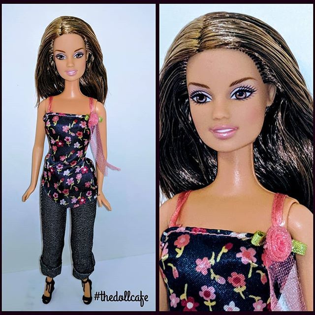 thedollcafe's tweet photo. Fashion Fever Girls Aloud Teresa (J5476). Teresa is wearing a top from the Fashion Fever clock. Her jeans and shoes are from her stock outfit. #fashionfever #fashionfeverbarbie #barbiegram #instabarbie #tdcpl #tdcff #thedollcafe #girlsaloud #teresabarbi… https://t.co/bjuu4zRjhK https://t.co/h9n64KFsEx