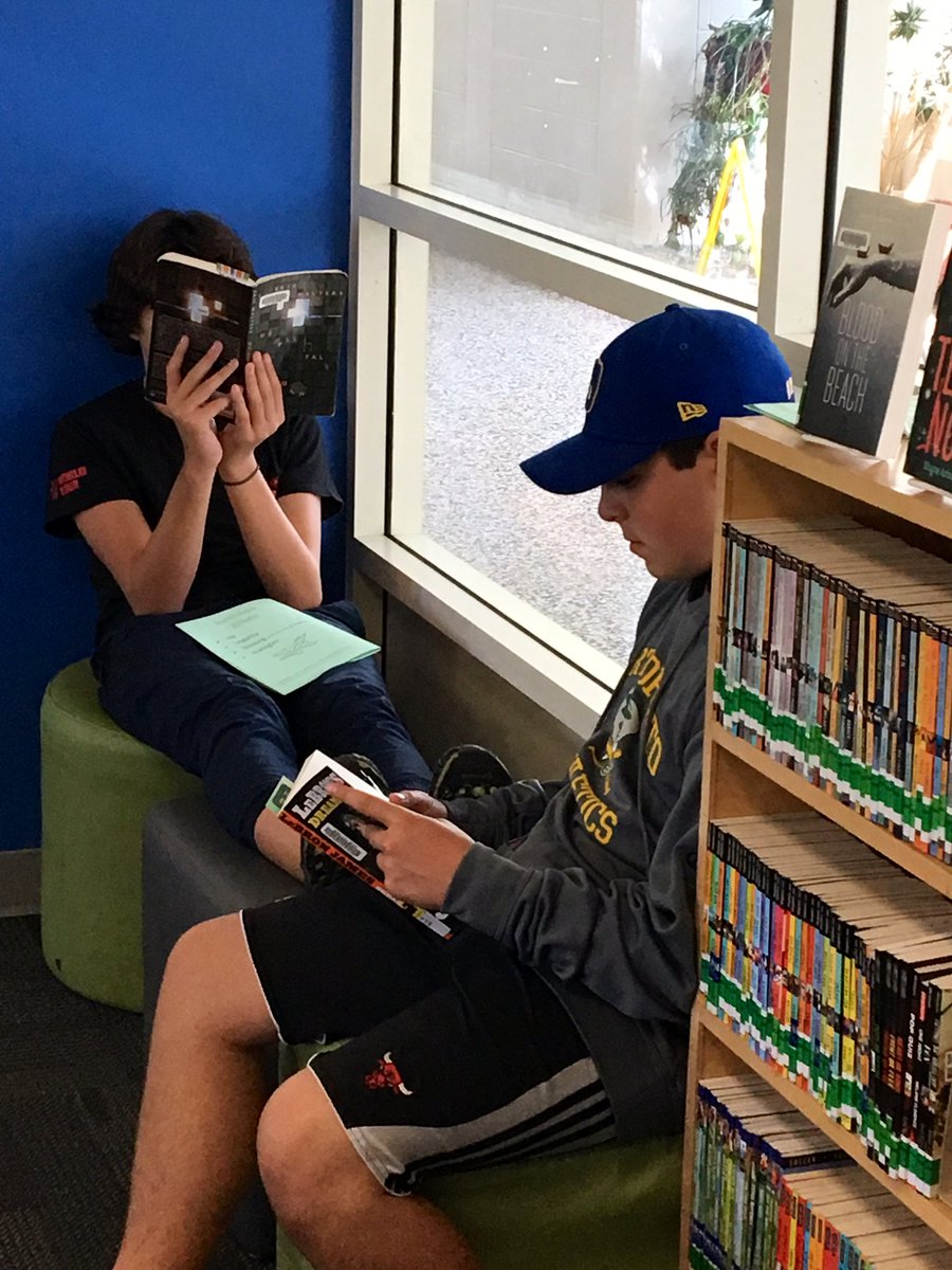 Ms_Rodopoulos's tweet photo. JETS in flight in our English classes @foresthillci once again! Thank you @tdsb_FHCI_LLC for your support! #JETSReading #StudentChoice โค๏ธ#ReadingForTheLoveOfIt https://t.co/fjKOzWtLvr