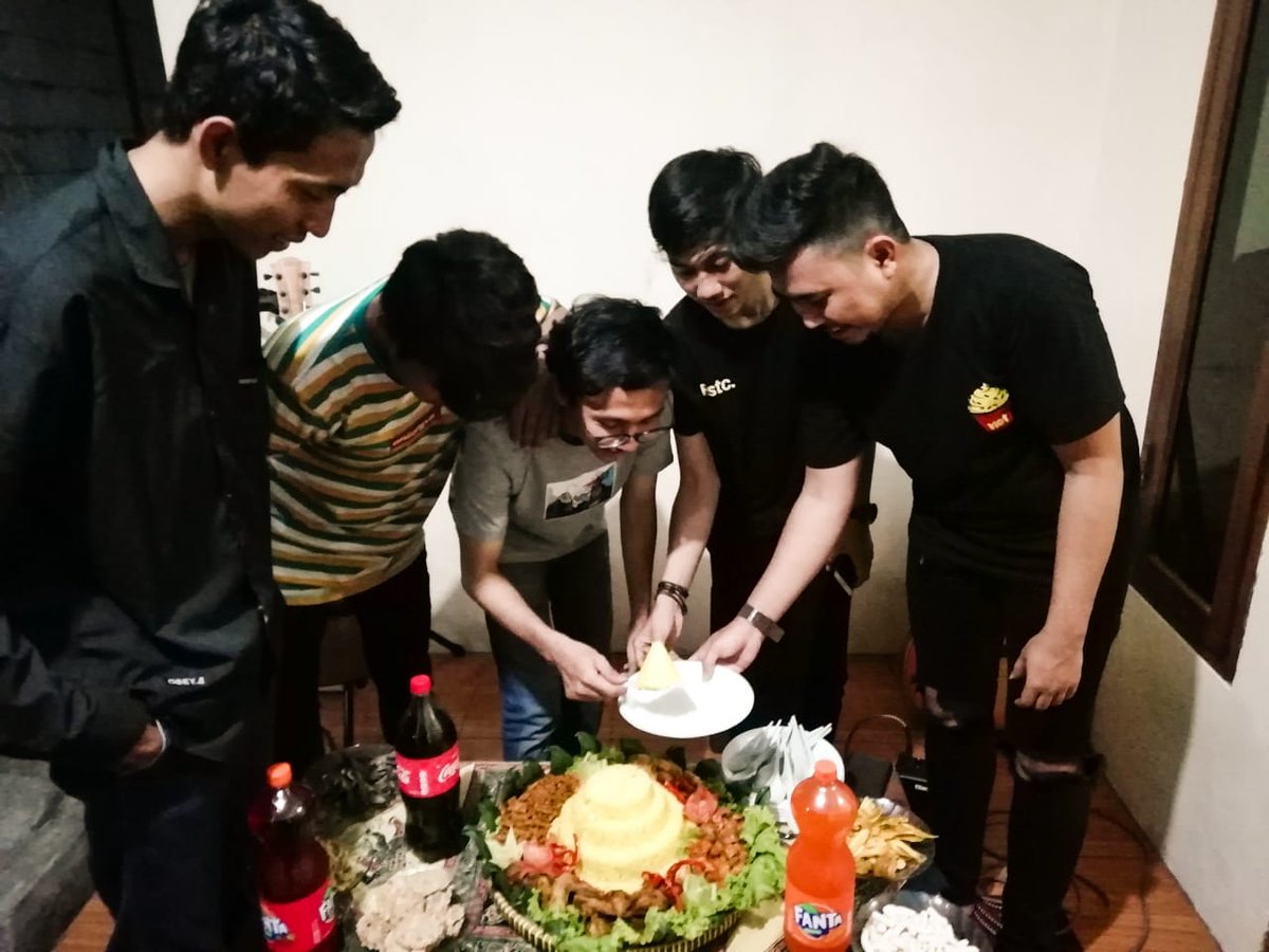 7th berkarya !!!
Alhamdulillah sampai saat ini kami masih tetap berdiri kokoh. Trimakasih buat kalian yang selalu support kami. Semoga kedepan nya kami bakal terus seperti ini. 🙏
Oia, Jangan lupa buat dengerin lagu lagu kami ya di Joox, Spotify &amp; iTunes