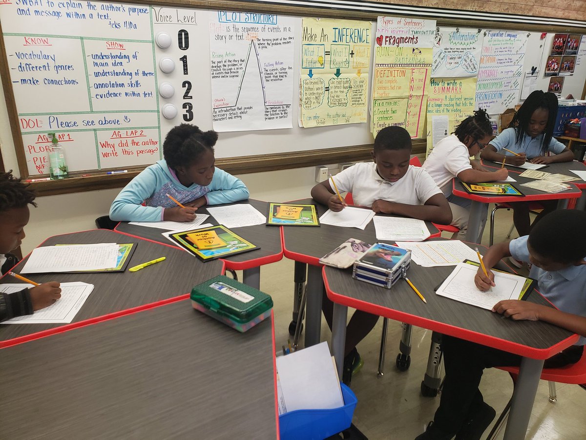 hearts2minds's tweet photo. Blended Learning is coming along slowly but surely. Stepping out of my comfort zone and engaging scholar's through various learning experiences. 
#iteach 
#my♥️'s #blendedlearninginprogress
#techstation #writingstation #collaborationstation https://t.co/i2qAI2XcmK