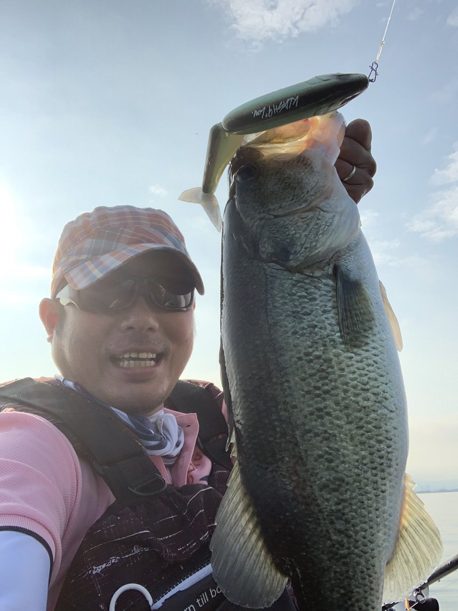 ひで 大津 オカッパリではまだ不発のクラッシュ9 巷で話題のビッグベイトロッドとか リールではないけど 初心者でも全く問題なくバラシなく使えてるタックルはサラリーマンの味方なんで紹介しときます テンポンドオーバーは未経験やけど メジャー