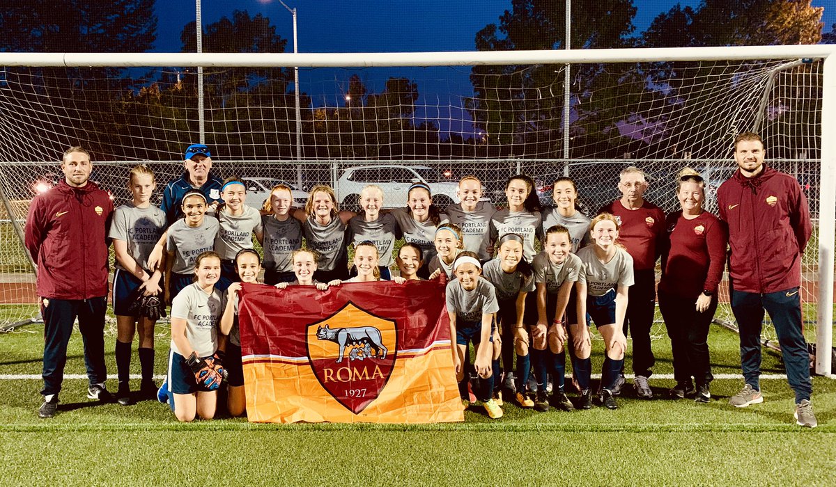 FC_Portland's tweet image. The weather finally cooperated last night ☀️ absolutely brilliant session by Alessio and Michele for our 2007 ECNL team; building out of the back! The girls loved it! 🙌💃🐺🐺
#fcportland #forzaportland #asroma #oregonsoccer #ecnl #nike