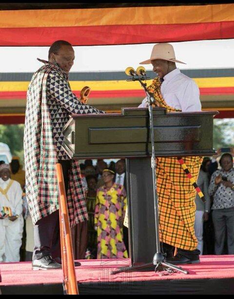 Merovingian212's tweet photo. @kaysafi1 @DianoPeters @OfwonoOpondo @UgandaMediaCent @amorupaul while u were busy hating for no reason..
@KagutaMuseveni was busy working for your ungrateful self.

Even the Karamojong can recognize something good when they see it.
MWe ba elite ani eyabaloga..

oh.. sorry I forgot you were being paid to sell out your country.. shame shame https://t.co/4pD1qL4Xv5
