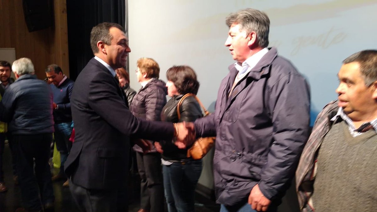 215 organizaciones comunales favorecidas, casi 150 millones municipales para financiar distintas iniciativas. Hoy junto al Concejo Municipal hicimos entrega de recursos a instituciones en 8 fondos Concursables. ¡ Con más participación, más avanza nuestra comuna !!!