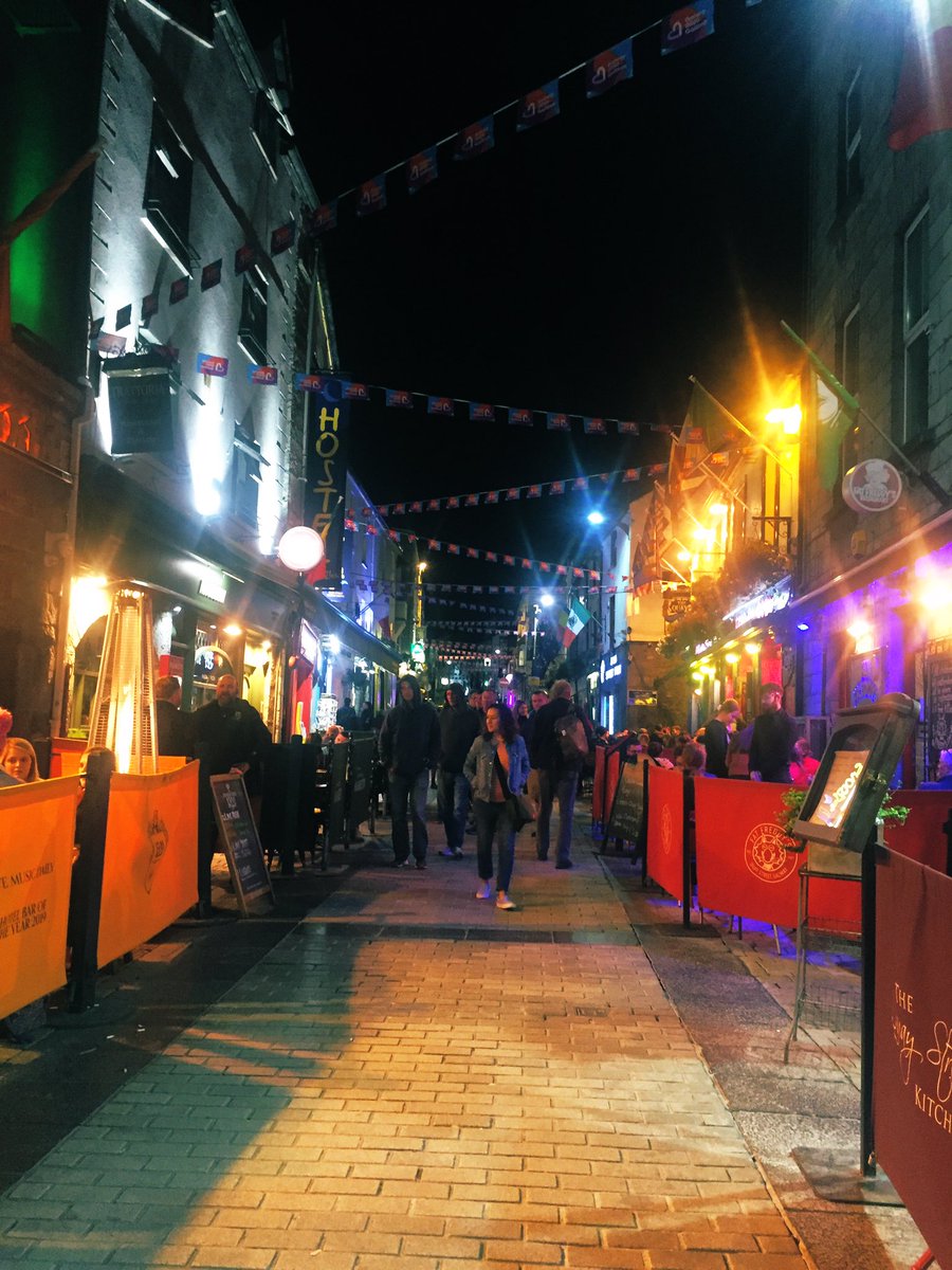 Delighted tonight to introduce our vibrant, cosmopolitan, medieval #CityOfTheTribes #Galway and sneak peaks of #European #CapitalofCulture #Culture2020 with @BridgetteBrew of @galway2020 to @lonelyplanet @lonelyplanetnl journalist @lindaisma_ili