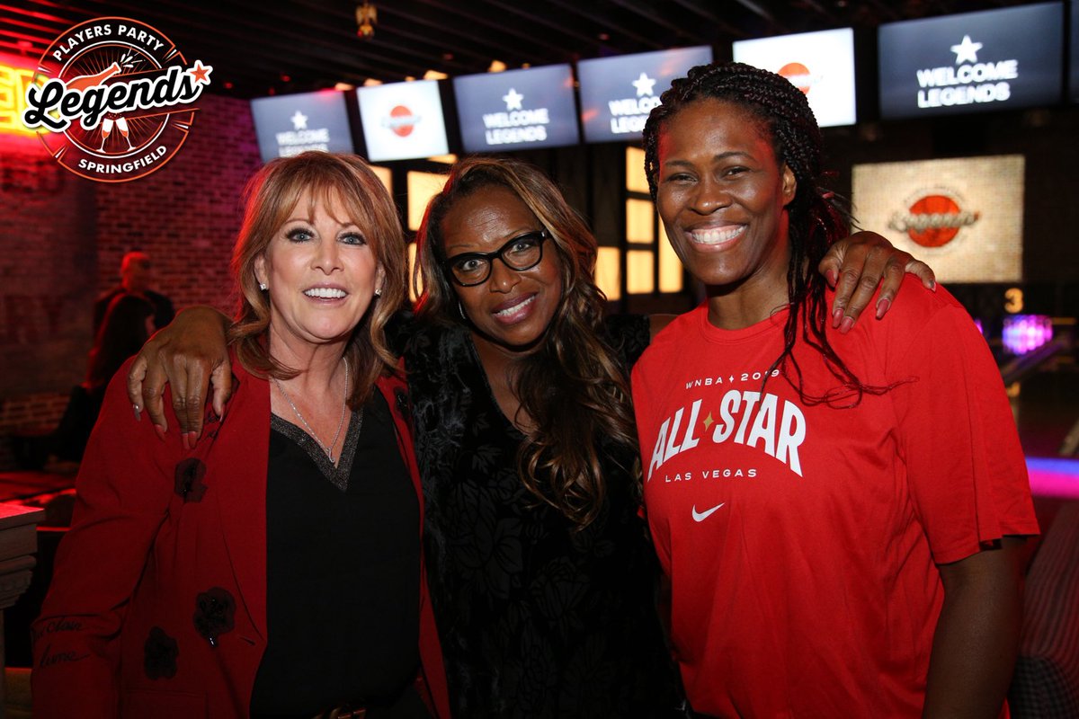 NBAalumni's tweet photo. #PlayersParty Springfield was one for the record books! Check out the Hall of Fame squad that came out to celebrate the #19HoopClass. #LegendsofBasketball #TBT https://t.co/xpNBvx2fdb