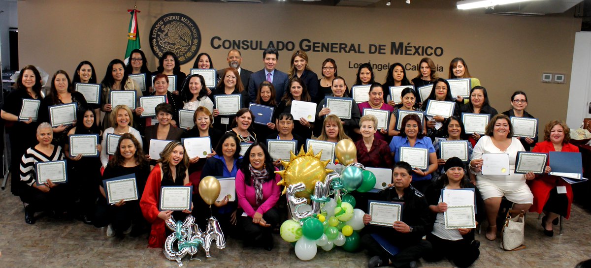 VOELosAngeles's tweet image. El pasado 23 d mayo 49 personas concluyeron el 1er curso de &quot;#CuidadodePersonasMayores&quot; realizado en @ConsulMexLan con el apoyo de @EastLACollege  
¡estamos listos para el segundo curso! Info y registro vedulan@sre.gob.mx 25SEPT-25OCT @IME_SRE #cursosenespañol #educaciónparatodos