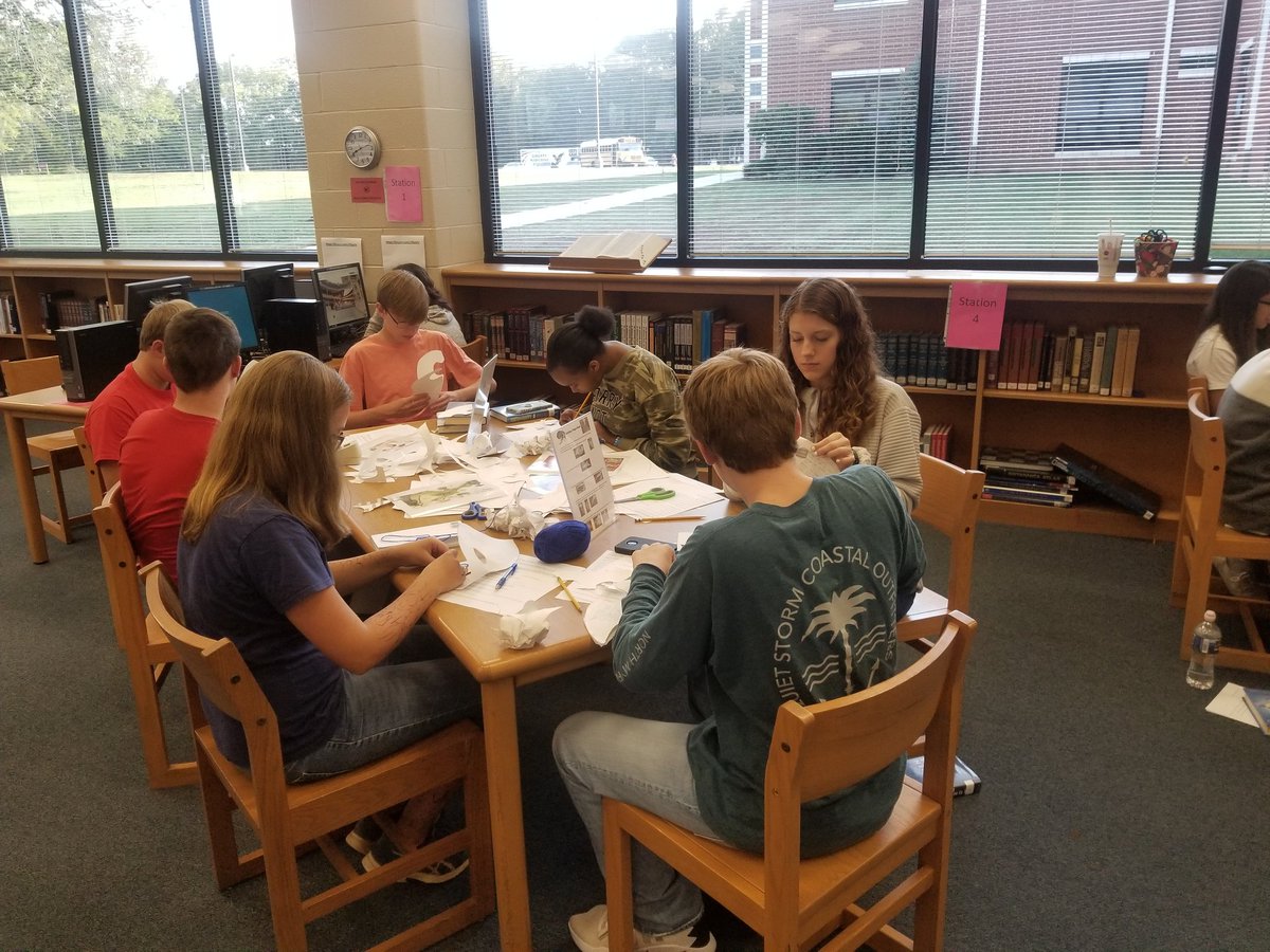 HafCorbin's tweet photo. Hands on Makerspace lesson for 9th grade honors as they get ready to start 'Romeo and Juliet'.... creating masks, watching videos, and interacting with the Globe Theater! @LHSEAGLESVA https://t.co/RrH4evhIHv