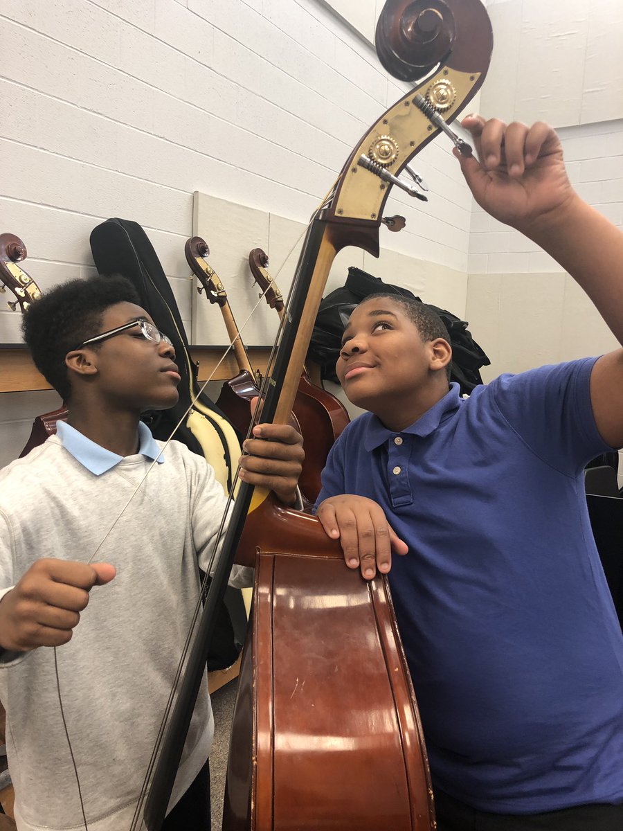 RamseyOrch's tweet photo. Amari and D-On using 8th grade Excel to learn how to restring a bass! #OldStrings #GreaterSounds @RamseyPrincipal @RamseyMS_JCPS https://t.co/a40VnR2vGs