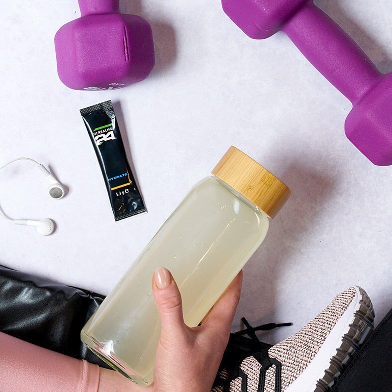 yulii0702's tweet photo. ✅ #Hydrate se presenta en sobres, fáciles de llevar y de tomar.

Sin excusas para hidratarte bien durante el ejercicio físico. 🏋🏻‍♀️💧🧗🏼‍♀️⛹🏼‍♂️🚴🏼‍♀️ #HerbalifeNutrition #Hidratación #VidaActiva #VidaSaludable #YulibelTeam #Herbalife24 https://t.co/4lrNwSf9pL