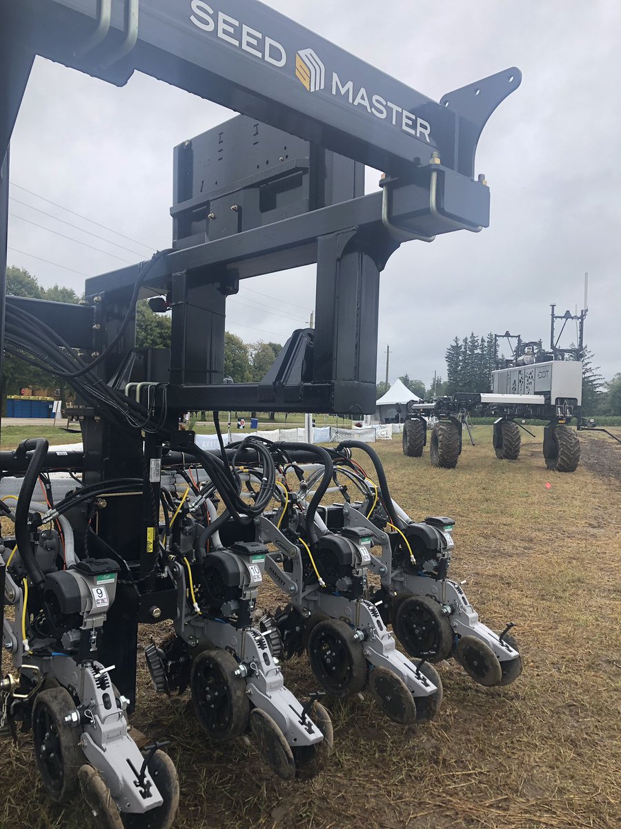 DustinFriesen_'s tweet photo. Exciting showing of @Harvest_Int_Mfg #LaserPro1 row units and 60’ Series2 UltraPlant with central delivery & dry fertilizer in Ontario at #COFS19 https://t.co/RXjvQDny9J