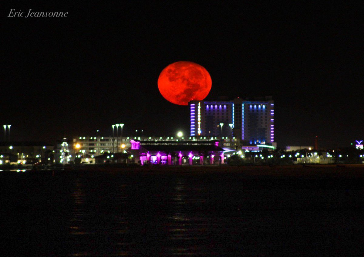 Almost full #moon setting this morning in <a href="/CityofGulfport/">City of Gulfport</a> #mswx #secretcoast @visitms <a href="/WLOX/">WLOX</a> <a href="/NWSNewOrleans/">NWS New Orleans</a> <a href="/spann/">James Spann</a> #HarvestMoon #micromoon