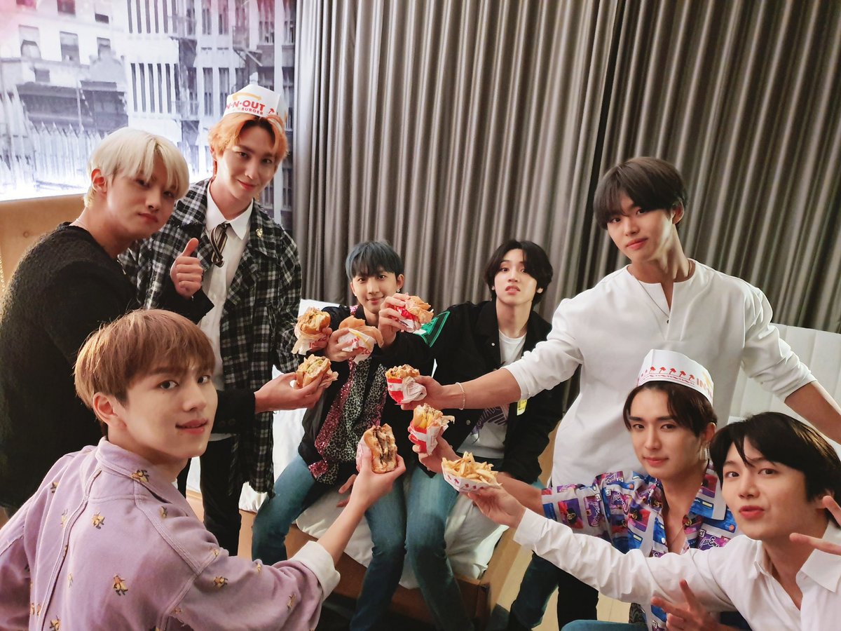 CUBE_PTG's tweet photo. [#펜타곤] Will you eat In-N-Out with us?😉 @discoverLA https://t.co/UbzDM9xuVD