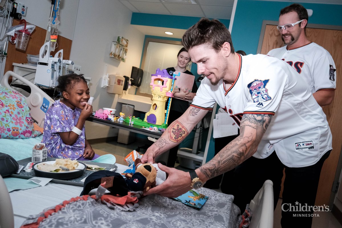 childrensmn's tweet photo. Minnesota @Twins players visited Children's patients in honor of #ChildhoodCancerAwarenessMonth. They delivered hospital gowns and hats and made a guest appearance on @StarStudioMN. Thank you for being a supporting partner of #ShineBright for Cancer Kids!

https://t.co/VK7IWQazdj https://t.co/E2MeSqtKdj