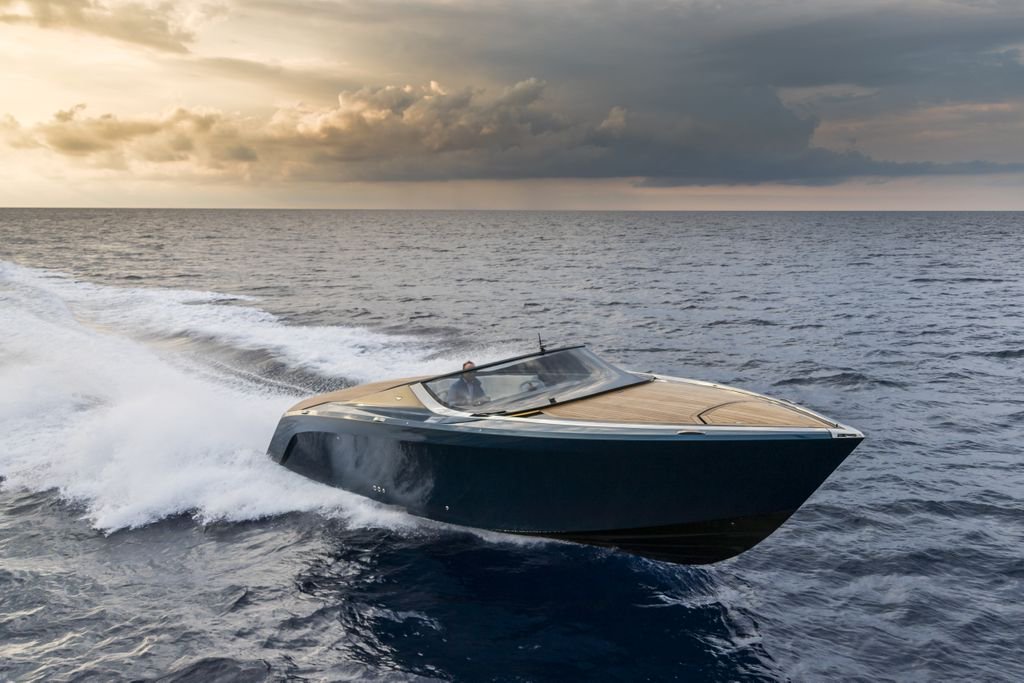 Power. Speed. Style. The AM37 by #QuintessenceYachts has it all.
#AstonMartin #Powerboat