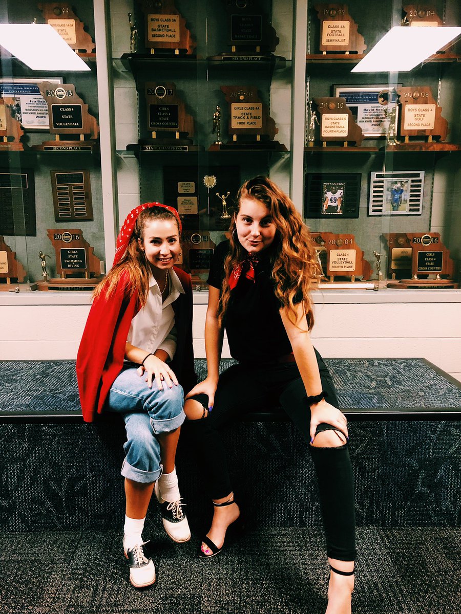 CoraBennett14's tweet photo. even back in the 50s i’d win the gnome @vkfullerton_ #phshoco19 @SOUTH_STUCO @WhatsUpSouth https://t.co/j6LEB1rWUt
