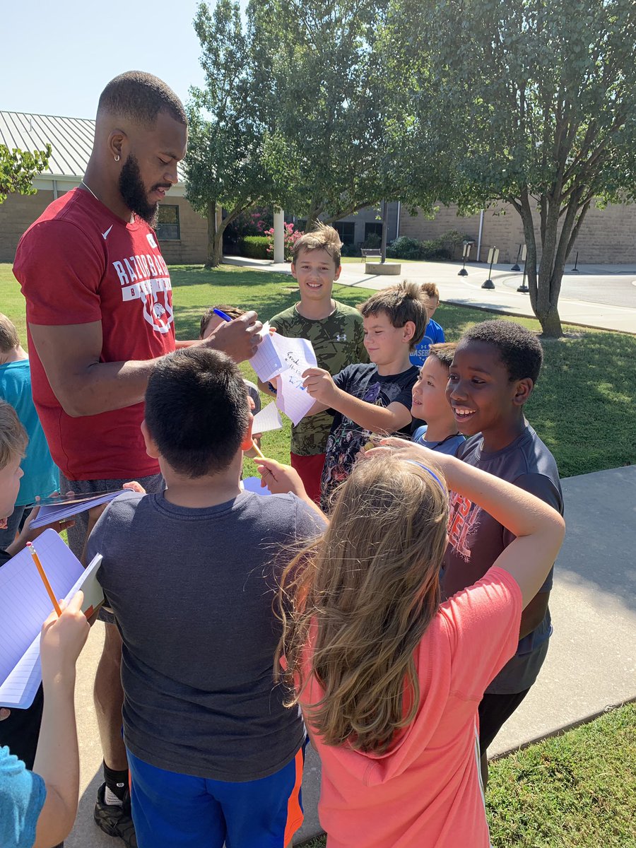 J_Cylla's tweet photo. Had a great morning reading to some #bookhogs at Holcomb Elementary! https://t.co/0l35FDgzw7